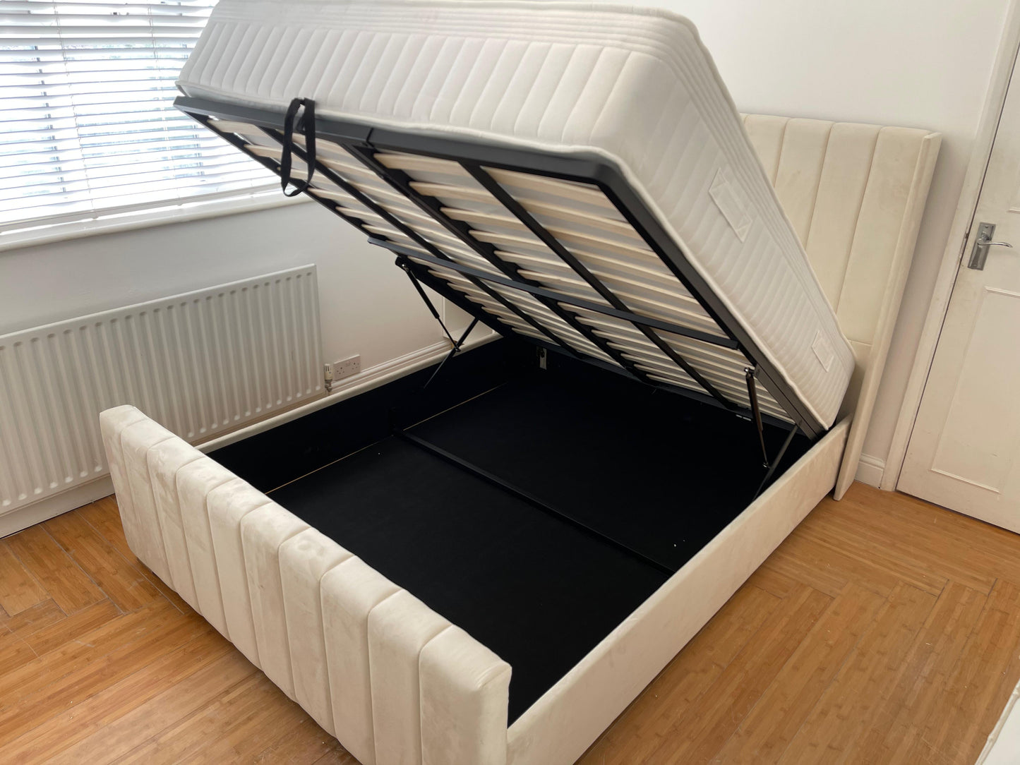 Zoe Winged Bed with Storage (Available in Plush Velvet Cream)